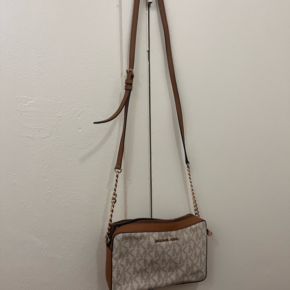 Michael Kors crossbody - Picture 1 of 2